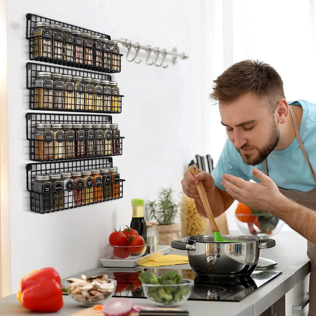 Friendly Kitchen Ophangbaar Kruidenrek - 4 Kruidenrekjes Voor Totaal 32 Kruidenpotjes - Spice Rack - Staal - Zwart 3 Friendly Kitchen Ophangbaar Kruidenrek - 4 Kruidenrekjes Voor Totaal 32 Kruidenpotjes - Spice Rack - Staal - Zwart - Afbeelding 3