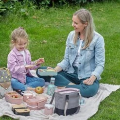 Homra Lunchbox STAQS Pink - Bento Box - 2 Laags Broodtrommel - 3 Compartimenten - Roze - Lunch To Go - Duurzaam Kunststof - BPA Vrij - 3 Vaks Lunchtrommel Voor Volwassenen - Inclusief Bestek - Magnetron, Diepvries, Vaatwasser Bestendig - Vers Houden -Mepal Promos Winkel 1200x1200 58