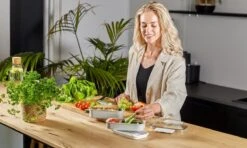 Homra Lunchbox STAQS Grey - Bento Box - 2 Laags Broodtrommel - 3 Compartimenten - Grijs - Lunch To Go - Duurzaam Kunststof - BPA Vrij - 3 Vaks Lunchtrommel Voor Volwassenen - Inclusief Bestek - Magnetron, Diepvries, Vaatwasser Bestendig - Vers Houden -Mepal Promos Winkel 1200x720 16