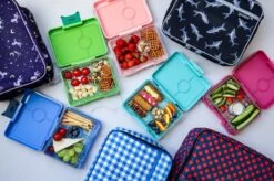 Yumbox Snack - Lekvrije Bento Box Lunchbox - 3 Vakken - Coco Roze / Rainbow Tray 7 Yumbox Snack - Lekvrije Bento Box Lunchbox - 3 Vakken - Coco Roze / Rainbow Tray -Mepal Promos Winkel 1200x799 9