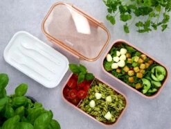 Homra Lunchbox STAQS Pink - Bento Box - 2 Laags Broodtrommel - 3 Compartimenten - Roze - Lunch To Go - Duurzaam Kunststof - BPA Vrij - 3 Vaks Lunchtrommel Voor Volwassenen - Inclusief Bestek - Magnetron, Diepvries, Vaatwasser Bestendig - Vers Houden -Mepal Promos Winkel 1200x905