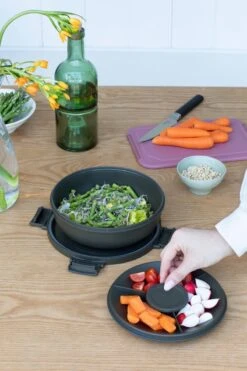 Brabantia Make & Take Salade Lunchbox - 1,3 L - Kunststof - Dark Grey -Mepal Promos Winkel 800x1200 9